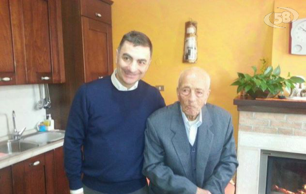 Ariano, figli e nipoti festeggiano Pasquale: il centenario dell'Orneta/VIDEO