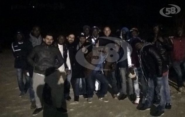Profughi ad Ariano, primi arrivi/FOTO. 23 migranti alloggiati a Cardito. Ma scatta lo sgombero