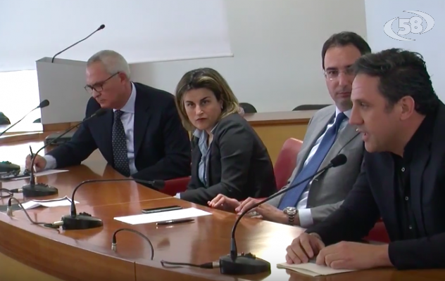 Corruzione, Castello: ''Non ci facciamo mancare niente''. Buono ai ragazzi: ''Denunciate''