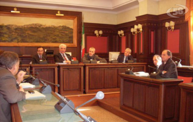 COLPO DI SCENA, MAINIERO RESTA SINDACO: RINVIATA LA SFIDUCIA