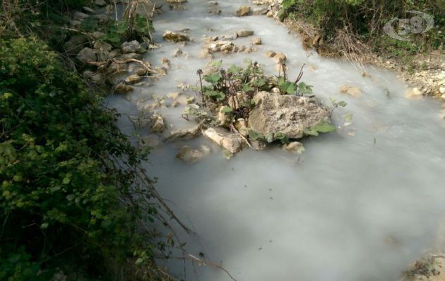 Caposele, scoperto scarico illecito di rifiuti a due passi dalla Pavoncelli Bis