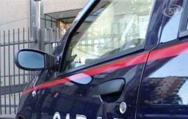 Rapina in un deposito di lubrificanti, ladri in fuga