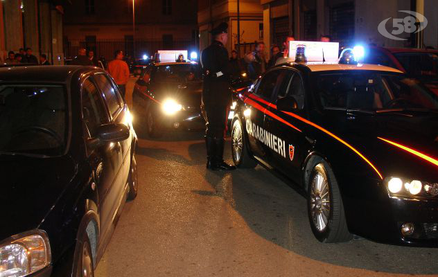 Roccabascerana, si scaglia contro i carabinieri: arrestato