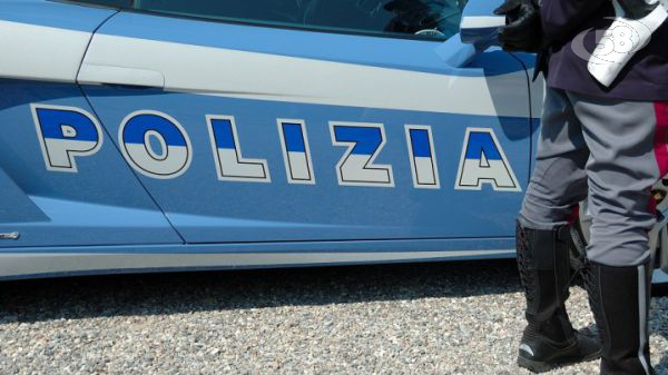 Ariano, rubano in una tabaccheria: Polizia recupera la refurtiva