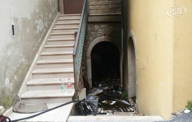 Palazzina in fiamme, panico a Montemiletto