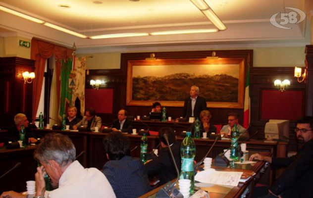 Ariano, consiglio previsto per la terza decade di gennaio. Sul tavolo rifiuti e cimitero