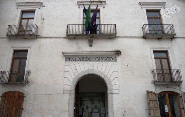 Aule sporche dopo il referendum, la ditta deve ripulire la scuola