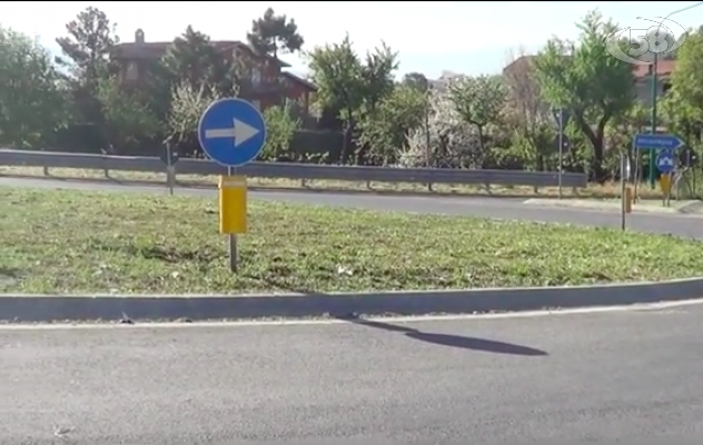 Ariano, ripulita la rotonda Tre Torri-Manna / VIDEO