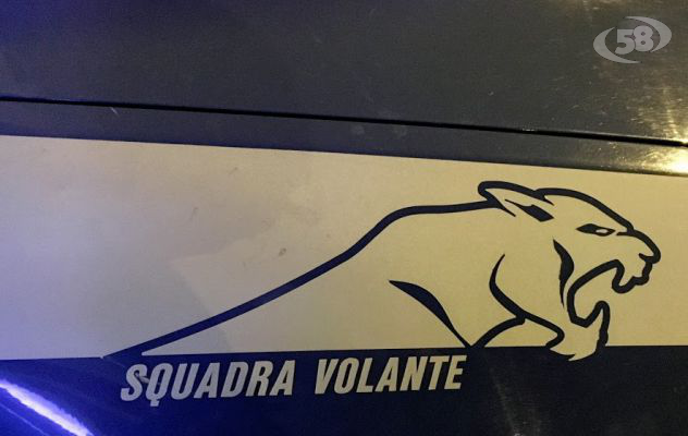 Pronti a commettere furti, scappano alla vista della Polizia: trovata l'auto