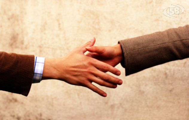 Rilanci d'asta per non perdere i beni di famiglia: sorelle nei guai