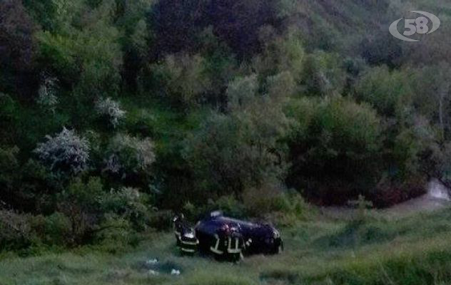 Ariano, giù dalla scarpata per trenta metri: illeso