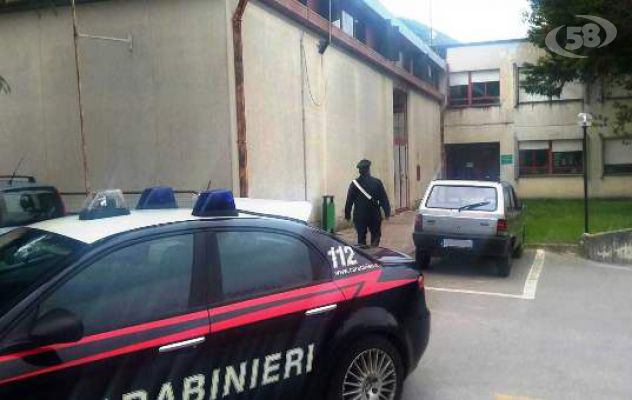 Furto all'Asl di Montella, ladri fuggono e mollano il bottino