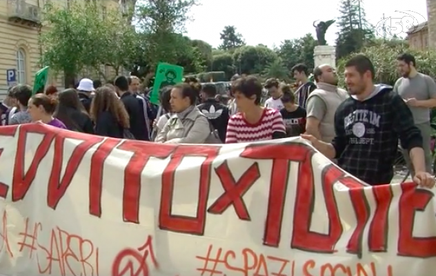 Benevento - Sos casa, movimenti in piazza contro Boschi 