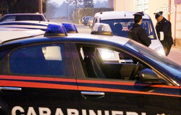 Allontanati due pregiudicati: fermati davanti ad un centro commerciale