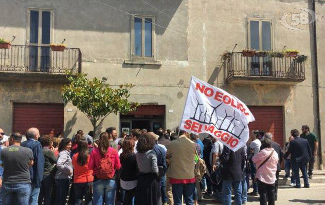 Aquilonia, movimenti e cittadini contro lo scempio dell'eolico selvaggio