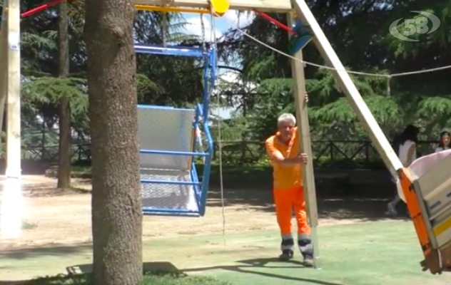 Ariano, in Villa arrivano le nuove giostrine / VIDEO / 