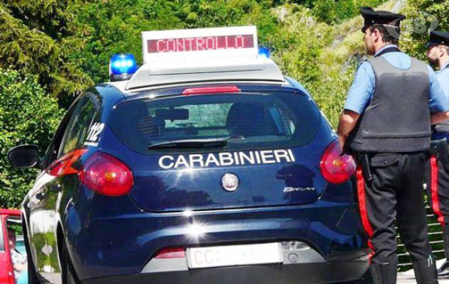 Anziano morto e badante trovata impiccata: giallo a Villanova