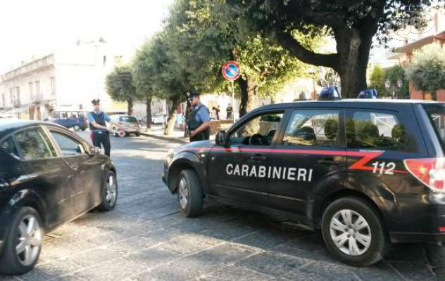 Hashish nascosta nei vestiti, segnalate cinque persone