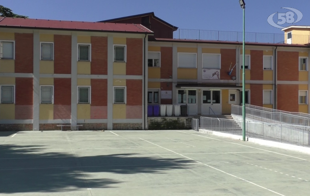 Casi in aumento in tutte le scuole. Si deciderà caso per caso con sindaci e prefetti