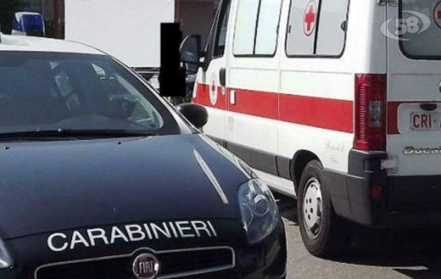 Rotondi, seduto su una bombola di gas minaccia di farsi esplodere