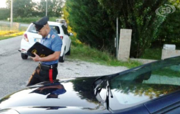 Aveva un'ascia sotto il sedile, denunciato pregiudicato