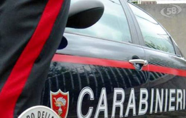 Corsa in ospedale per partorire, ma l'auto resta bloccata nel traffico: Carabinieri in soccorso della coppia