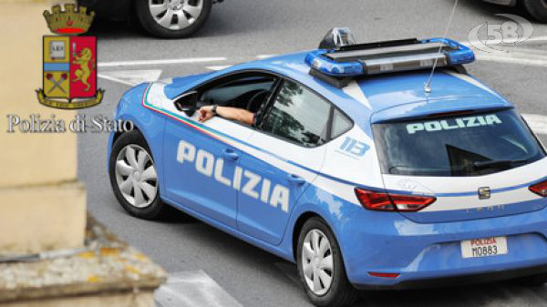 Ruba in un supermercato, beccato da un poliziotto e un finanziere liberi dal servizio: arrestato