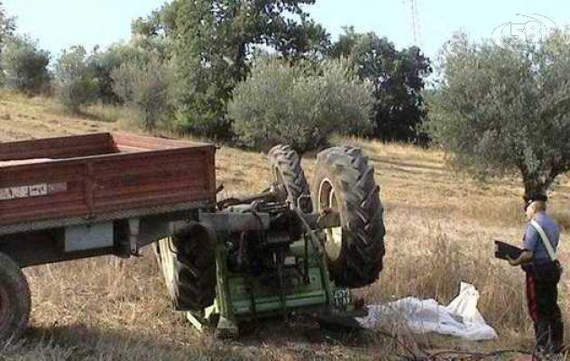 Sturno, anziano schiacciato dal trattore: grave al Cardarelli