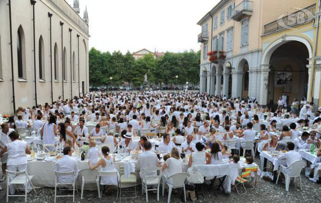 Cena in bianco a Benevento: stasera l'evento