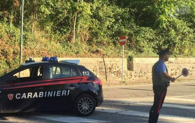 Ruba dossi stradali, preso con le mani nel sacco: arrestato 45enne