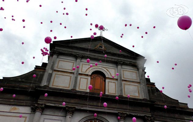 In duemila per la ''camminata rosa'': in marcia contro il cancro