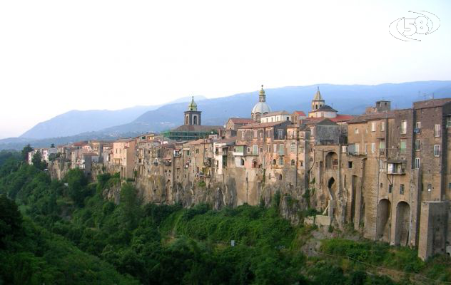 Sfiduciato il sindaco Piccoli, Sant'Agata de' Goti resta senza fascia tricolore