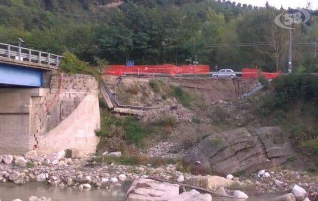 Crollo Ponte Ufita, un anno dopo. I residenti: ''Nessun intervento''