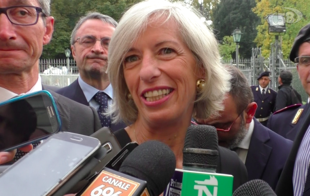 Scuola, Giannini difende la riforma: l'edilizia è una priorità