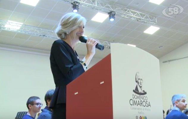  Il Ministro Giannini al Conservatorio Cimarosa: “Ho visto qualità e capacita’” / VIDEO