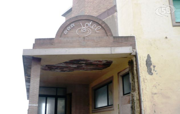 Ariano, giù il Giorgione: chiusura temporanea per alcuni negozi