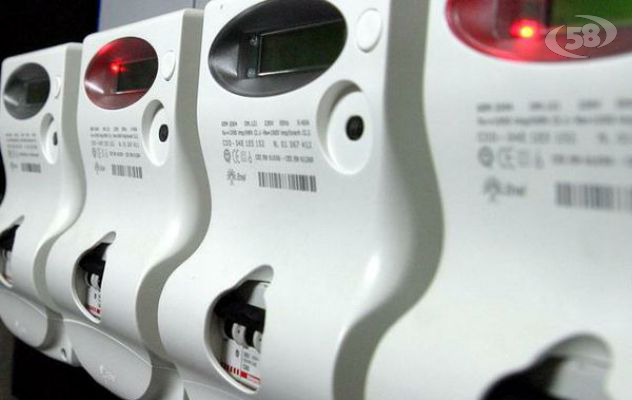 Grotta, un potente magnete per alterare i dati del contatore: denunciati