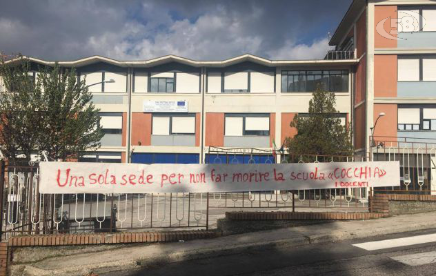 ''Cocchia'', l'ira dei docenti: ''Vogliamo una sola sede''