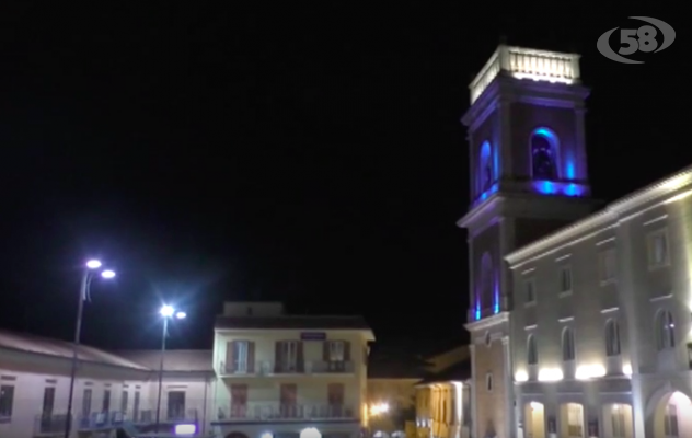 Tricolle, campanile illuminato di blu per la giornata del diabete / VIDEO