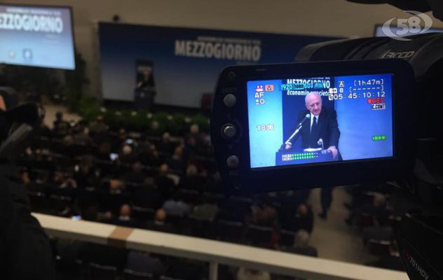 Sud, la ricetta di De Luca: ''Assumere 200 mila giovani''