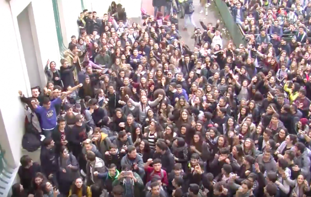 ''Dalla nostra scuola non ce ne andiamo'': studenti dell'Amabile in trincea