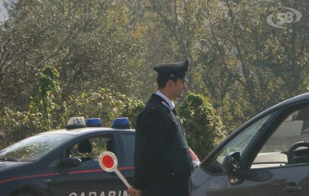 In possesso di coca non si ferma all'alt e tenta la fuga