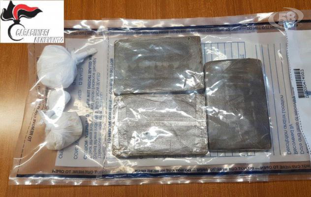 Droga nel pannello dell'auto, arrestato 24enne