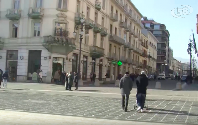 Natale al buio, la rabbia dei commercianti: sembra novembre