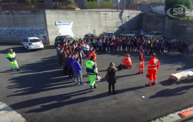 Ariano, esercitazione di primo soccorso presso l'istituto Lusi di Rione Martiri