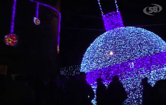 Ariano, Natale al via: città vestita a festa / VIDEO