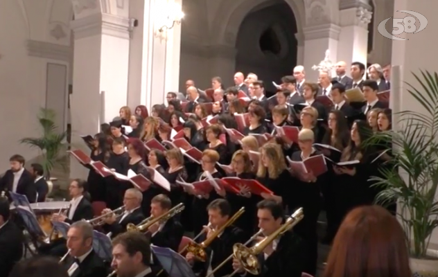 Orchestra e coro conquistano la Cattedrale di Ariano / VIDEO