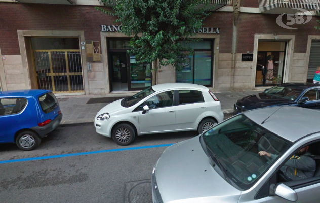 Rapina a mano armata e ostaggi: panico in città