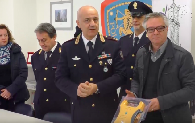 Un defibrillatore per la Polstrada. Il bilancio del 2016
