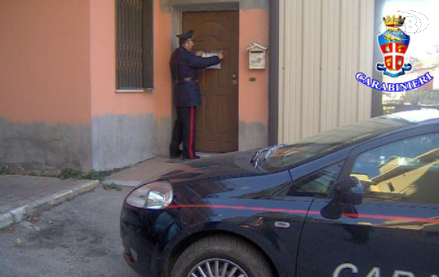 Carabinieri pedinano clienti e scoprono giro di prostituzione: nei guai una cinese. Sigilli all'appartamento